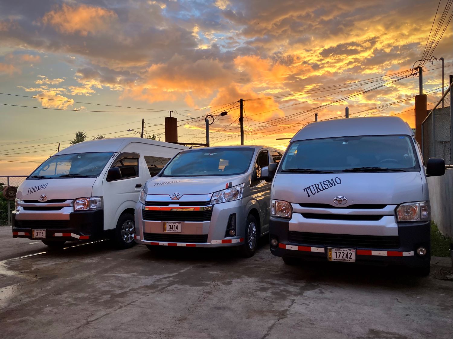 Trans Mata Monteverde Van